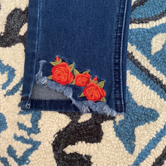 Rampage Skinny Sophie Mid Rise Denim Rose Jeans — Size 3!! - Picture 3 of 8